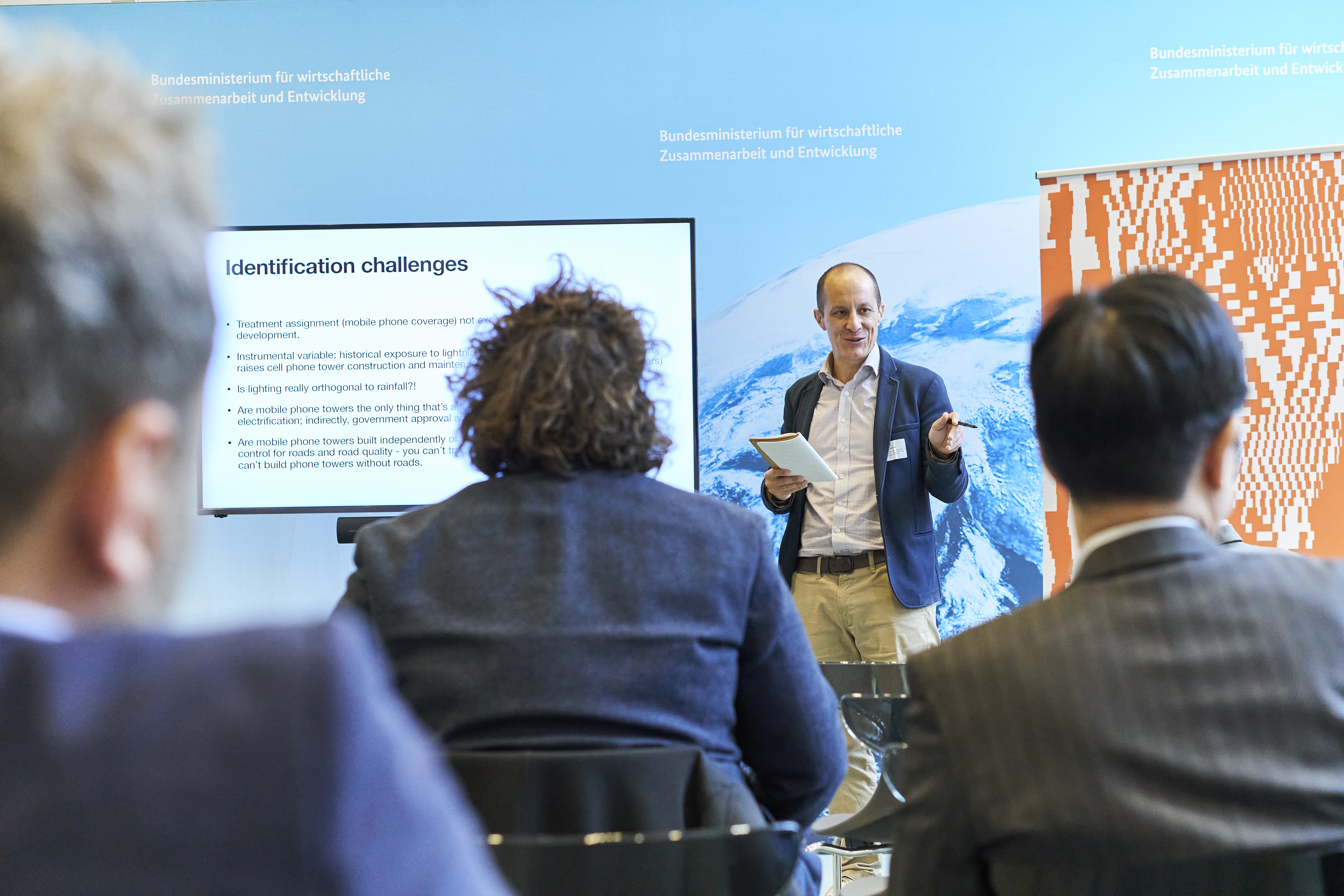 Joël Cariolle presenting research